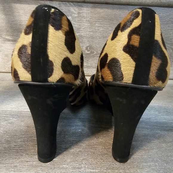 Stuart Weitzman Brown/Beige Leopard Print Wedges Pumps - Picture 4 of 12